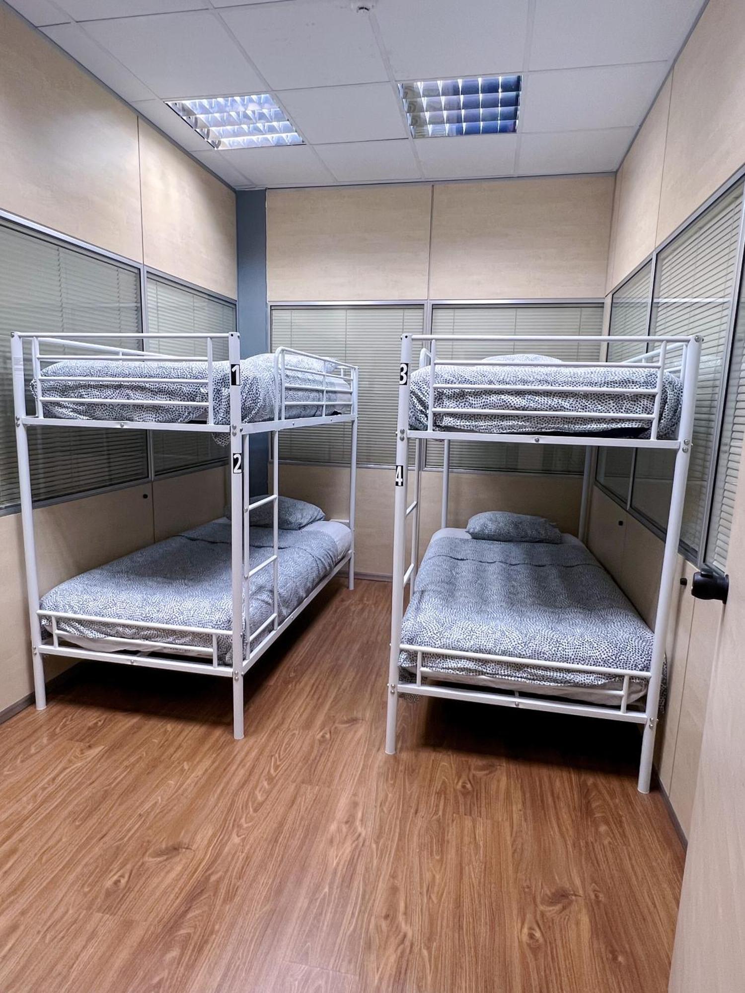 Hostel Acacias Мадрид Экстерьер фото