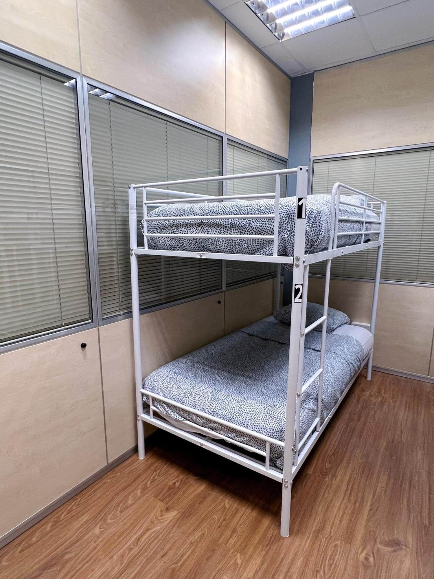 Hostel Acacias Мадрид Экстерьер фото