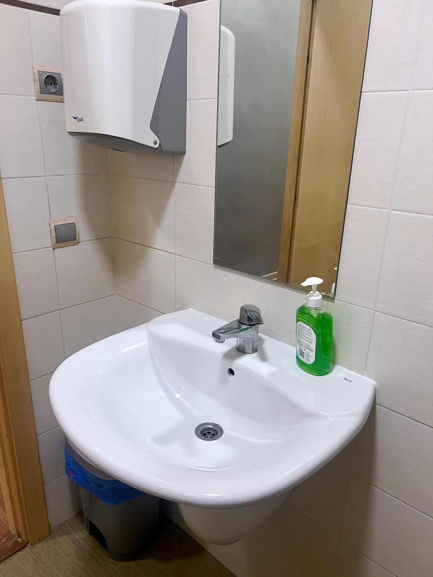 Hostel Acacias Мадрид Экстерьер фото